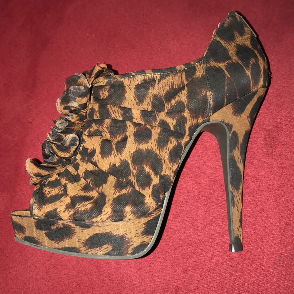 Cheetah print Chinese Laundry heels